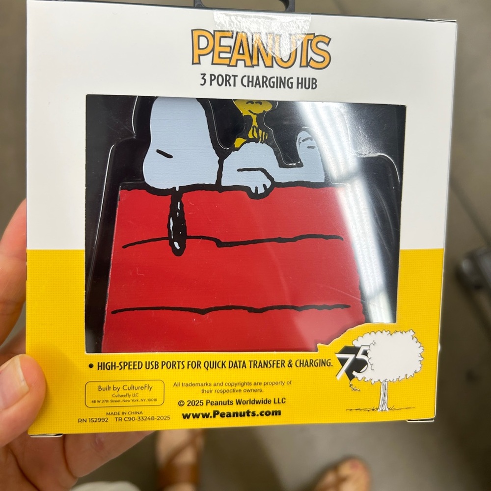 NWT Peanuts 3 Port Charging Hub